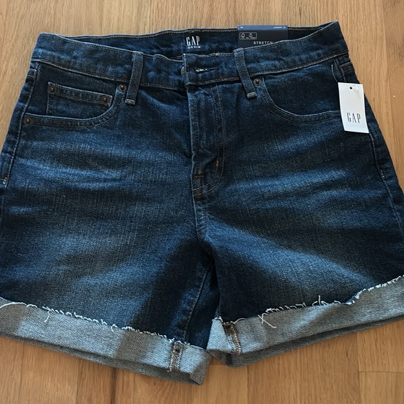Gap Women’s size 26 shorts - Picture 2 of 3